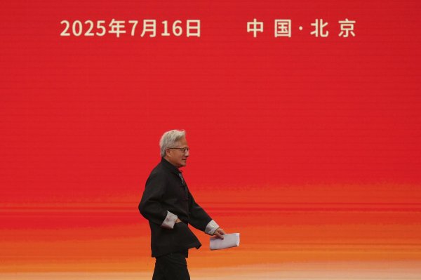 浩鼎中心 独家｜黄仁勋高调示好中国后，经销商：H20询价激增，重启销售或引发降价